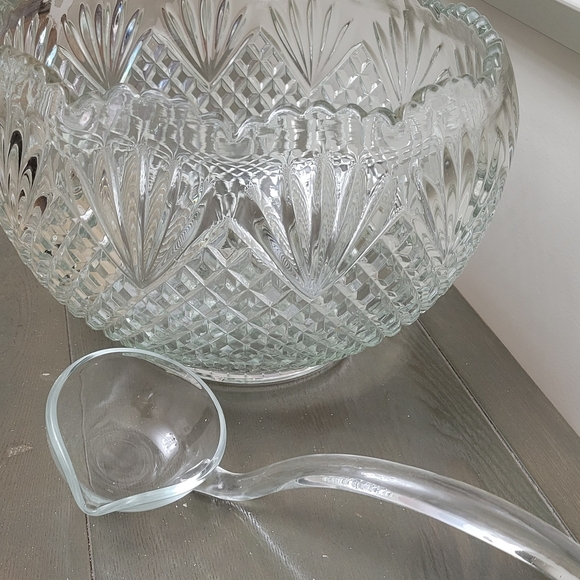 L.E. Smith-Pineapple Cut Punch Bowl Set - Picture 6 of 8